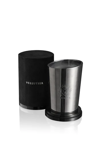 Titanium Black — mit Verpackung