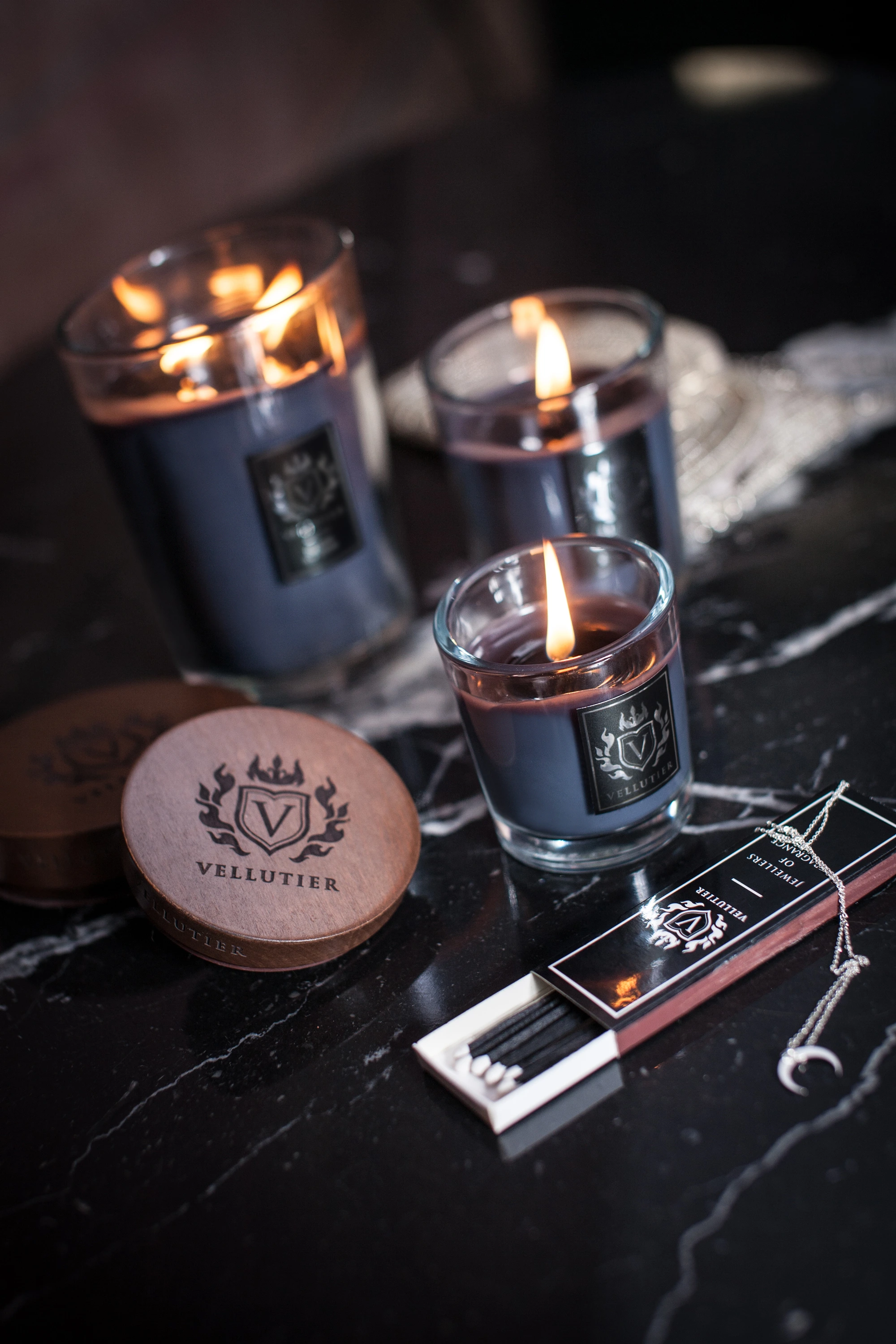 VELLUTIER candles with wooden lids, candlelight and jewellery